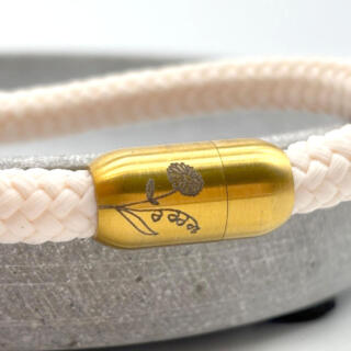 Geburtsblume auf Armband als Geschenk