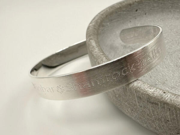 Armspange Silber mit Gravur, Armreif mit Gravur, Mattierter Silberreif mit Gravur