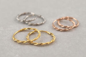 Gedrehte Creolen aus Chirurgenstahl, Allergiker geeignet, hypoallergen