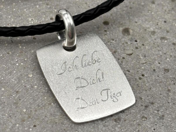 Ich liebe Dich Gravur auf großem Silberanhänger, Geschenk für Partner, GEschenk Freund