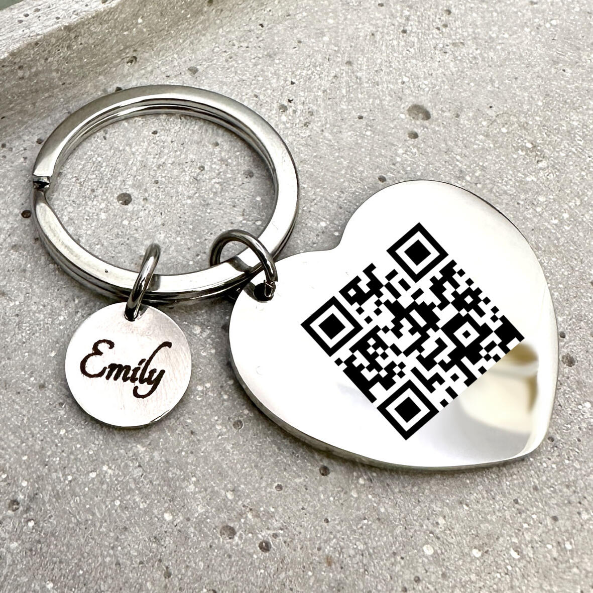 Schlüsselanhänger Herz mit QR Code Gravur, Schlüsselanhänger als Geschenkidee, Werbegeschenk mit Gravur