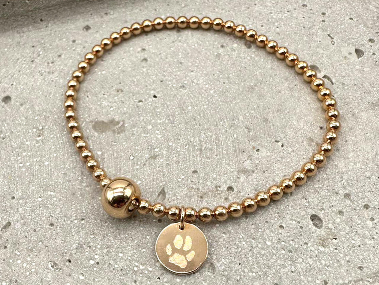 Anti-Stress Armband mit Kügelchen und Perle in Roségold mit Gravuranhänger