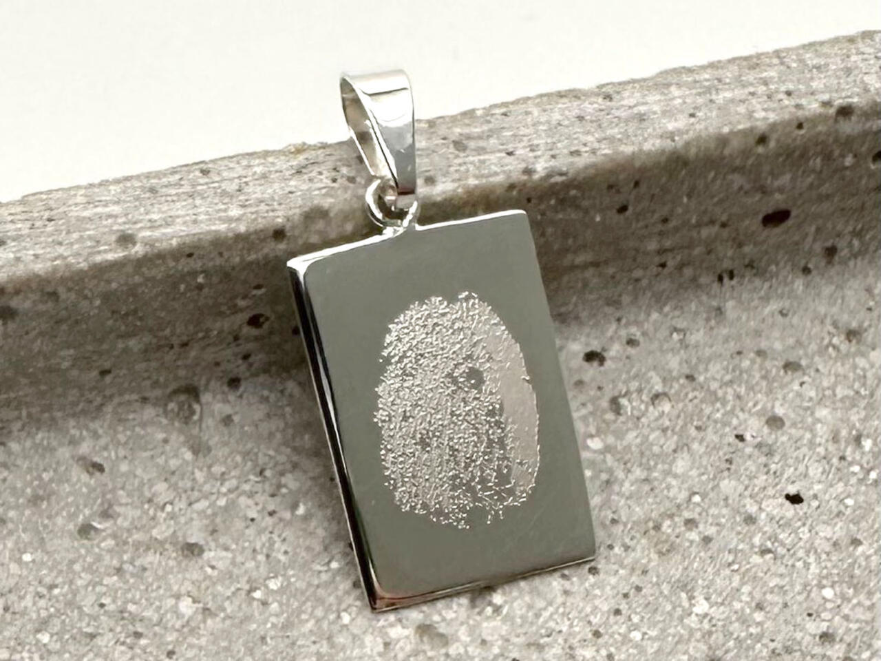 Eckiger Gravuranhänger mit Fingerabdruck, Silberanhänger mit Fingerabdruck