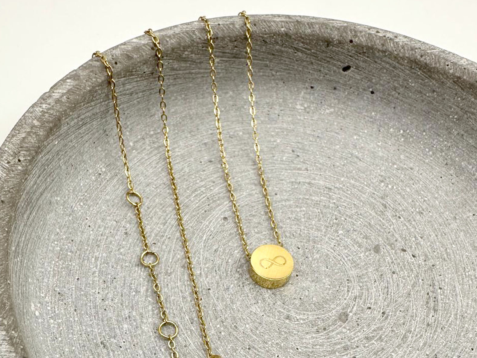 Kette mit Gravur Gold, Kleiner Anhänger mit Kette Gold, individuelle Gravur Kette