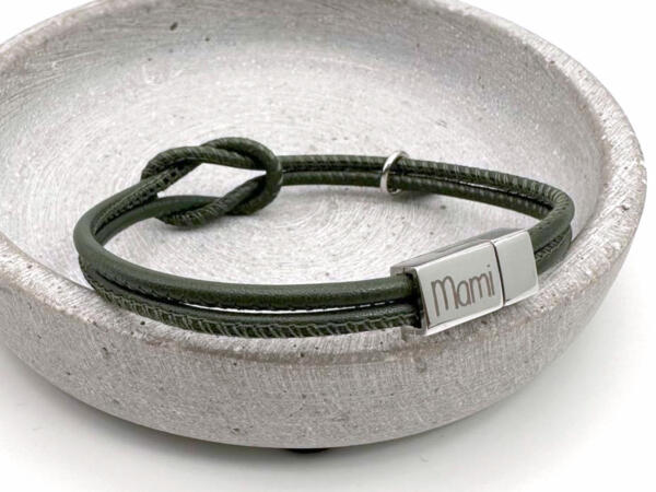 Lederarmband Damen Moss mit Gravur auf dem Verschluss, Armband Damen