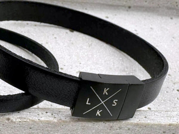 Lederarmband mit Kreuz Gravur