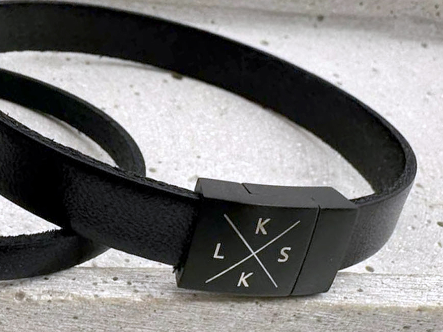 Lederarmband mit Kreuz Gravur