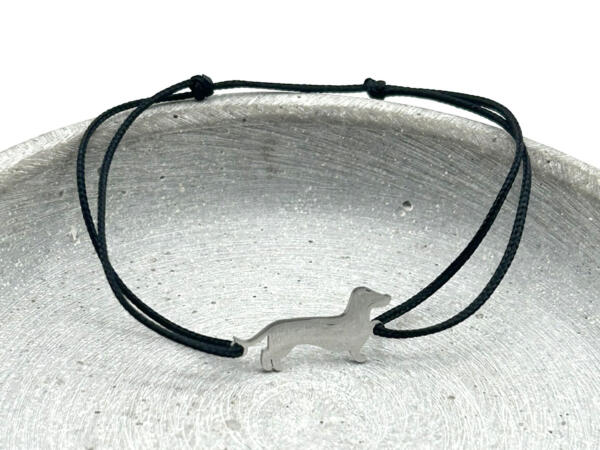Schiebeknoten Armband mit Dackel, Anhänger Dackel mit Gravur, Tierfreunde