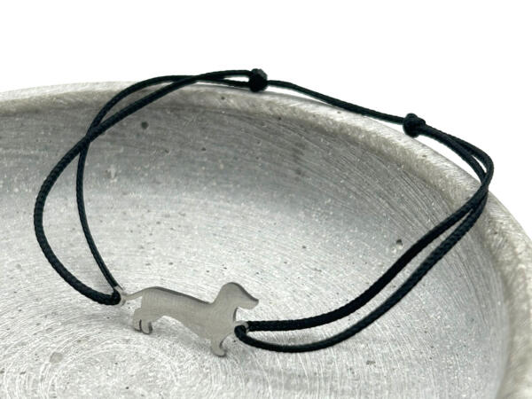 Schiebeknoten Armband mit Dackel, Anhänger Dackel mit Gravur, Tierfreunde_