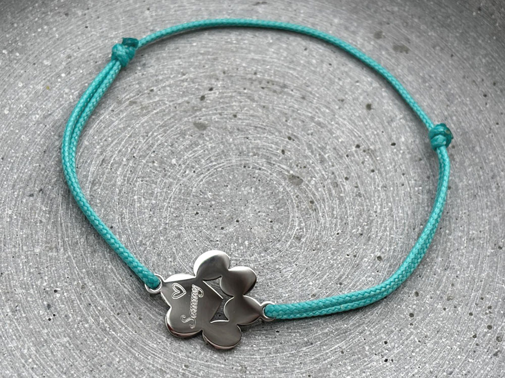 Schiebeknotenarmband mit Hundpfote und Gravur türkis