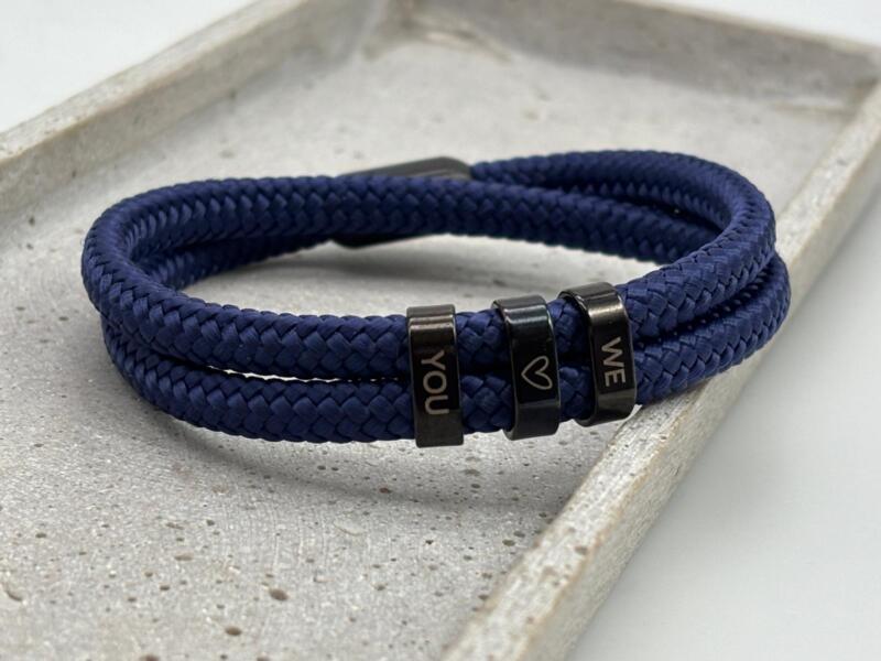 Segeltauarmband blau mit we love you gravur auf slider u verschluss. Geschenk für Mann