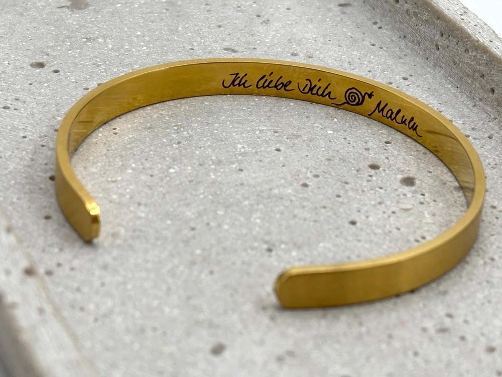 Armreif Gold aus Chirurgenstahl, Lasergravur auf der Innenseite
