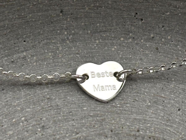 Beste Mama Gravur auf einem Silberherz Armband