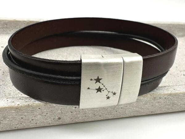 Breites Lederarmband mit Sternbild Gravur