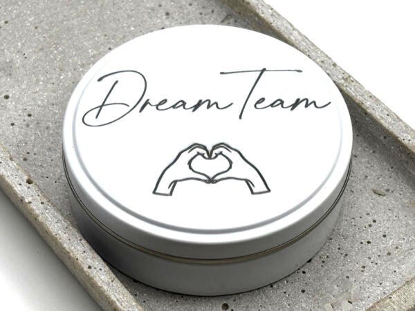 Dose weiß mit Dream Team Gravur, Geschenkverpackung