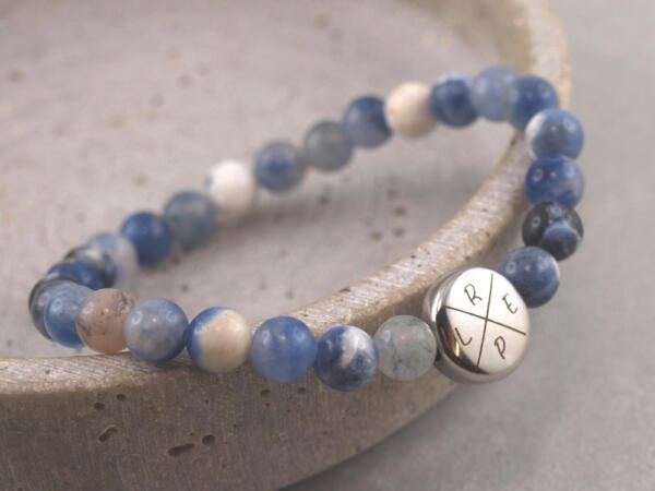 Edelstein Armband Damen mit Gravurperle, Namensarmband Familie