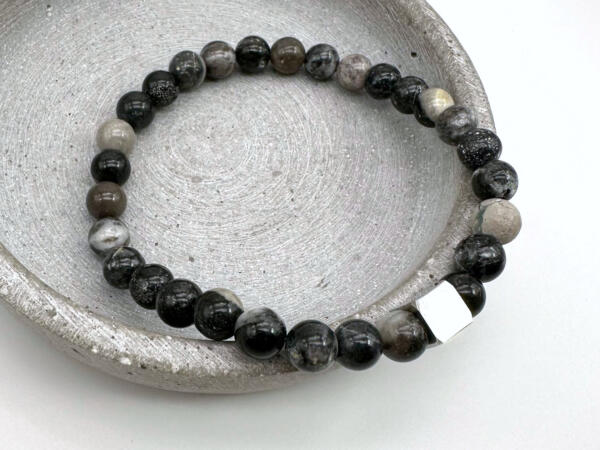 Edelsteinarmband mit gravierbarem Würfel aus Edelstahl