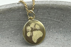 Gravuranhängr Gold mit Hundepfotengravur