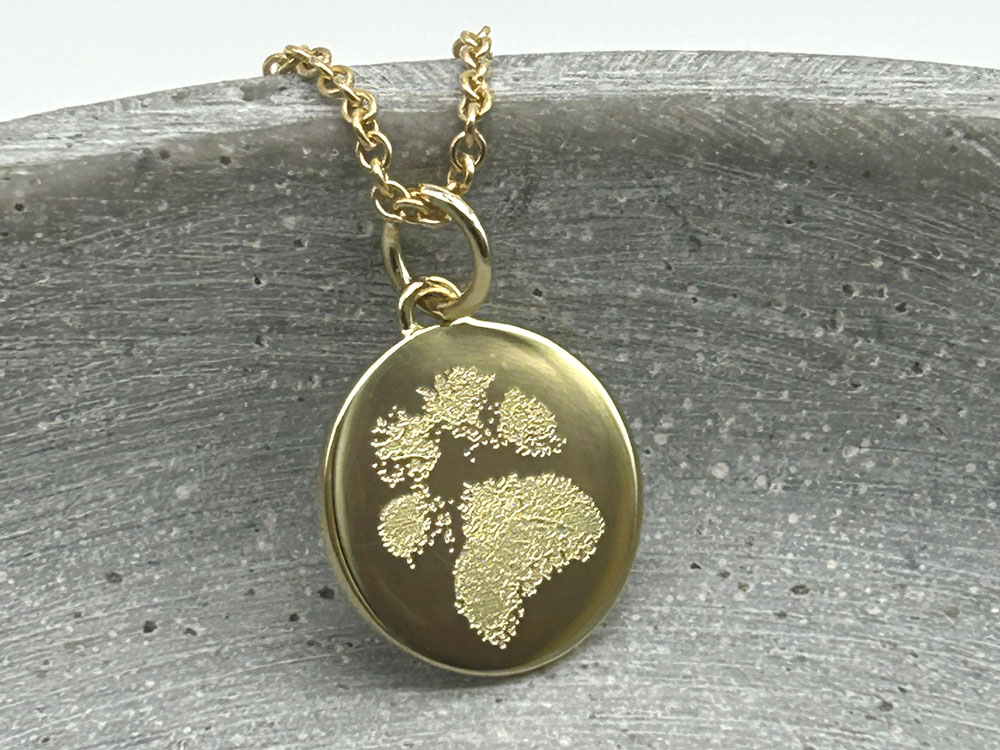Gravuranhängr Gold mit Hundepfotengravur