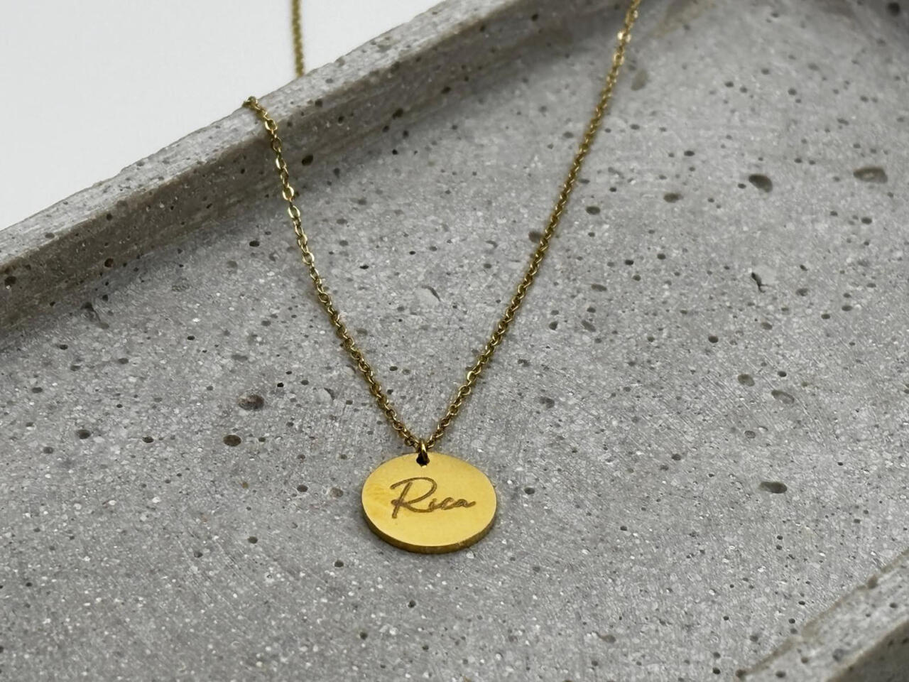 Kette mit Gravuranhänger Gold, Namenskette für Damen