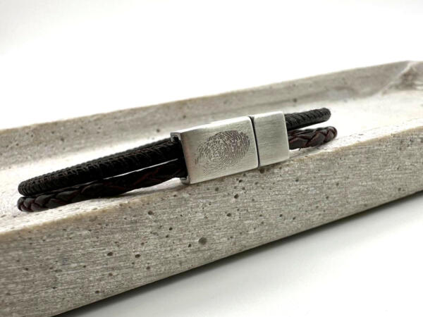 Lederarmband mit Fingerabdruckgravur, Erinnerungsschmuck