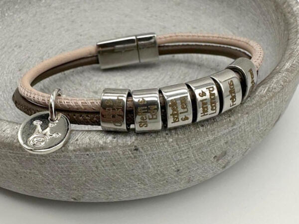 Lederarmband mit vielen Perlen mit Kindernamen