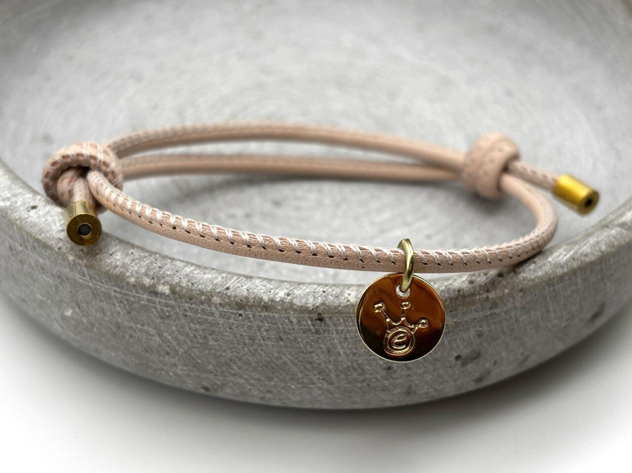 Nappalederarmband zum Knoten, größenverstellbar, Beige mit Golddetails