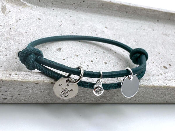 Nappalederarmband zum Knoten, größenverstellbar, mit Stein und Gravurplatte