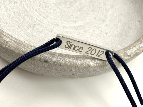 Plättchenarmband mit Gravur, Schiebknoten Armband