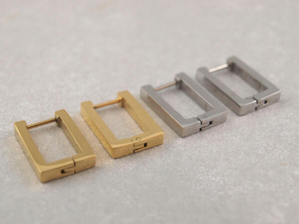 Eckige Creole aus Chirurgenstahl, Silber und Gold