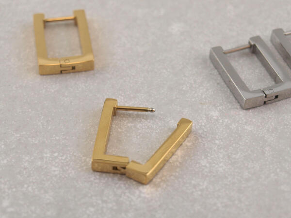 Eckige Creole aus Chirurgenstahl, Silber und Gold