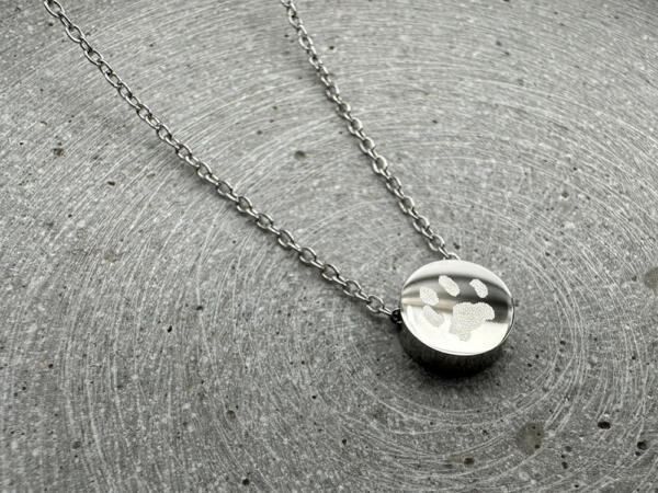 Kette aus Chirurgenstahl Pfotengravur