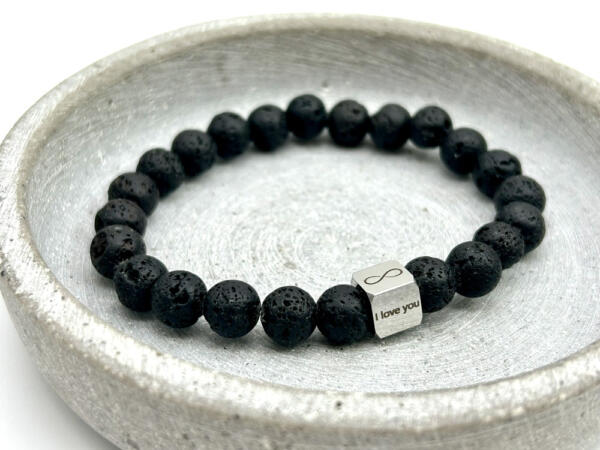 Lavaperlen Armband mit Würfelperle mit Gravur