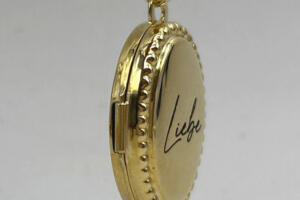 Medaillon Gold mit Gravur Liebe_
