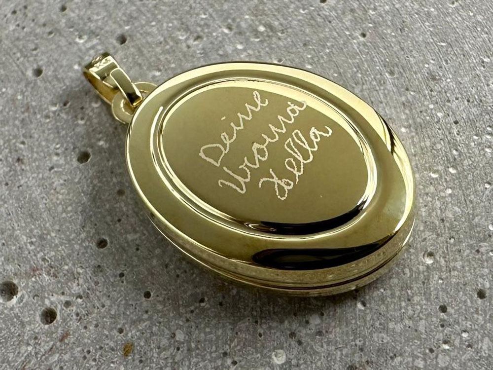 Medaillon Gold mit Handschrift Oma