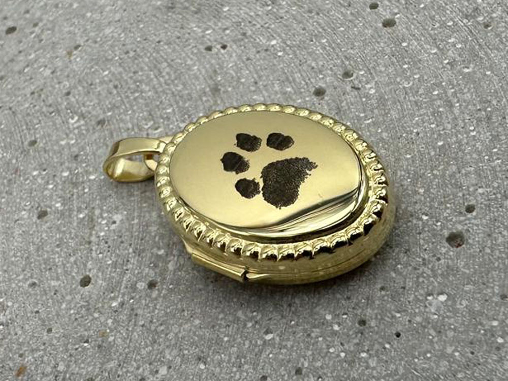 Medaillon Gold mit Pfotengravur
