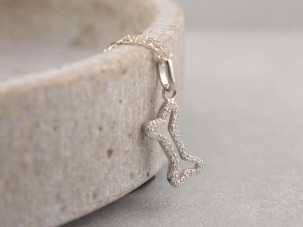 Schmuckanhänger Hundeknochen, 925er Silber mit Zirkon Steinen