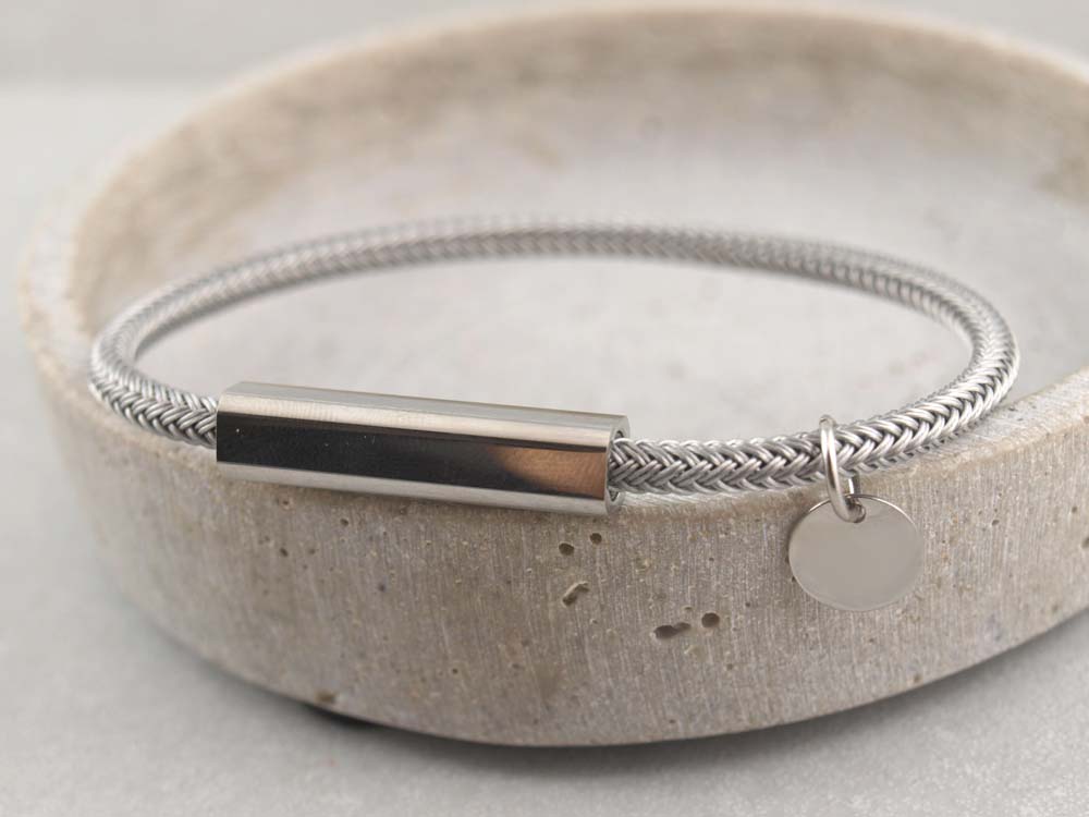 Armband aus Edelstahl mit gravierbarem Verschluss und Gravur anhänger 10 mm