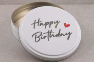 Geschenkdose „Happy Birthday“ mit handbemaltem Herz