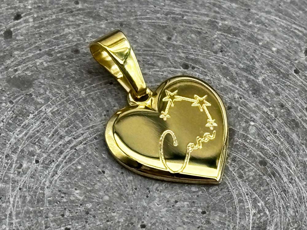 Herzanhänger mit Sternbild und Namen