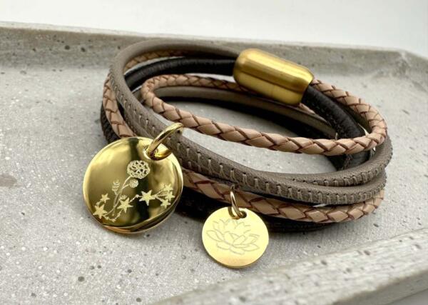 Lederarmband mit Gravuranhängern Gold mit Sternbild