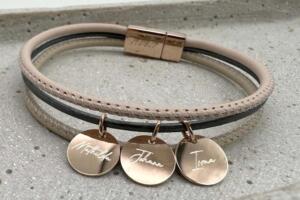 Lederarmband mit Gravuranhängern Roségold