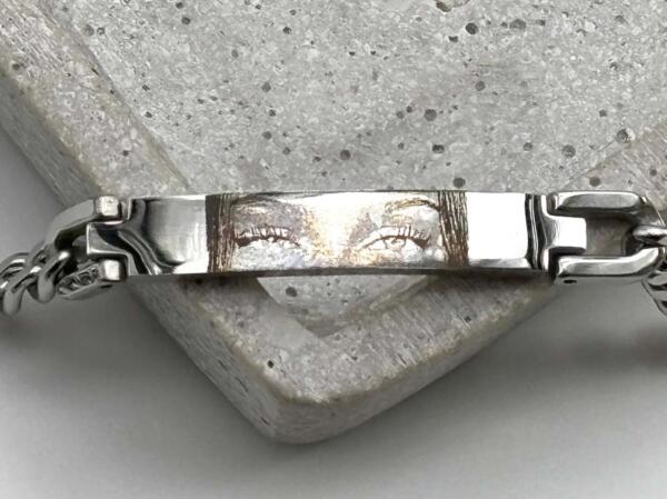 individuelle Gravur Augen auf Panzerarmband