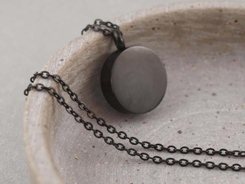 Ascheanhänger mit Kette Schwarz