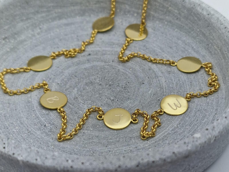 Coin Kette, Familienkette Gold, Namenskette mit Kindernamen. Plättchenkette mit Kindernamen