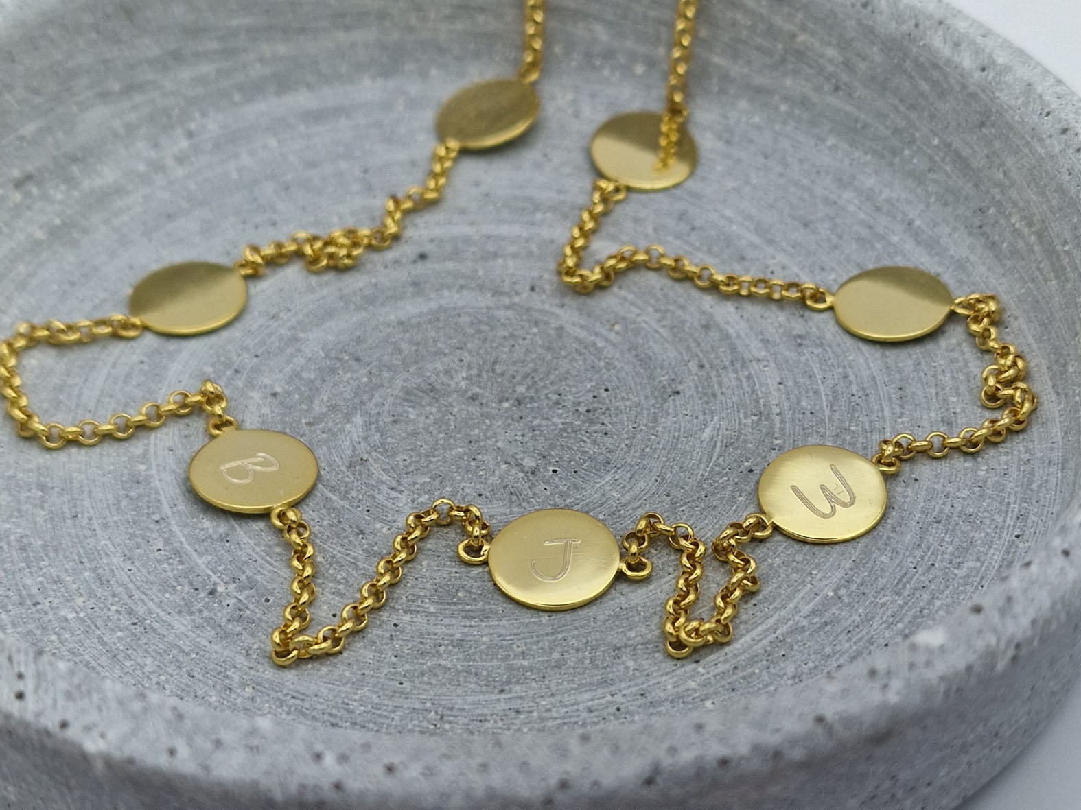 Coin Kette, Familienkette Gold, Namenskette mit Kindernamen. Plättchenkette mit Kindernamen