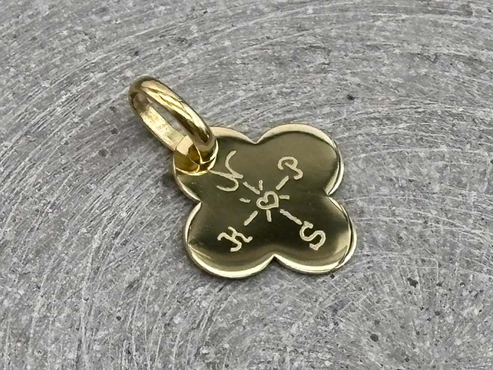 Kleeblatt Gravuranhänger Gold mit Handschrift Gravur