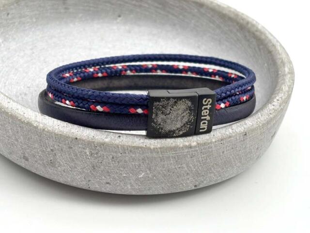 Fingerabdruck auf einem Lederarmband