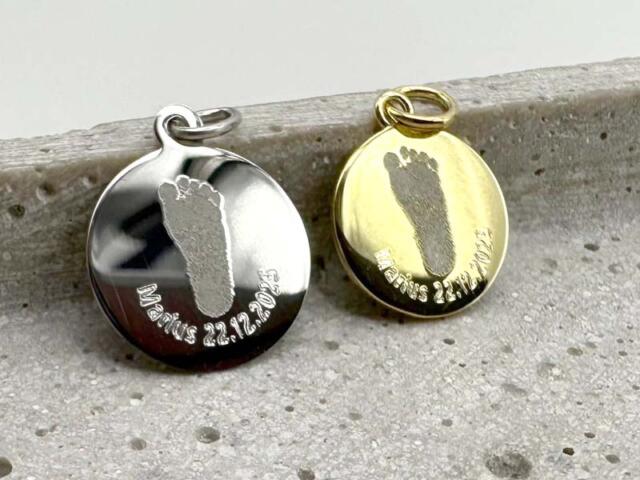 Gravuranhänger mit Fußabdruck