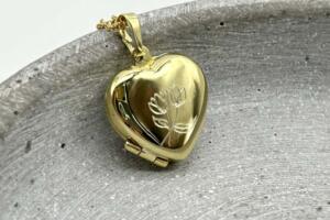 Medaillon Gold Herz mit Blumengravur_